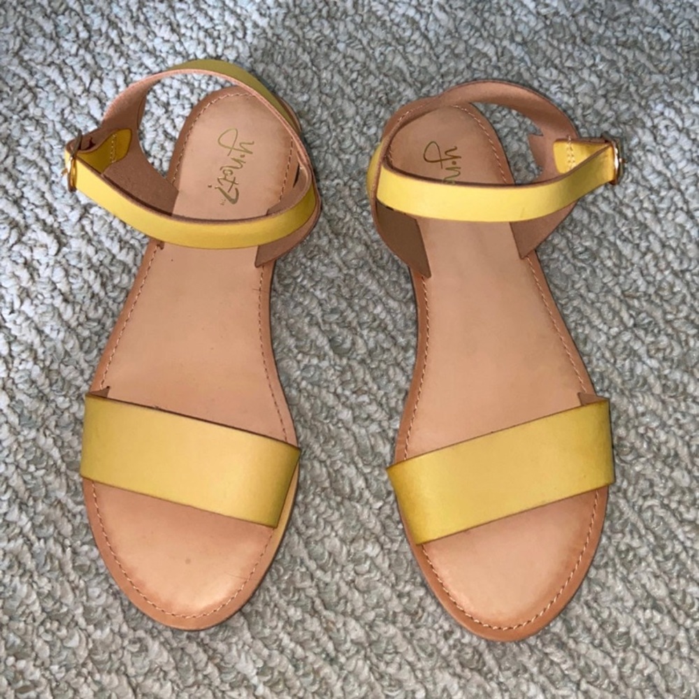 Womens Sandals with Yellow Strap Size 8.5